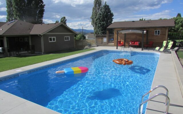 Chef's House Okanagan by Elevate Rooms