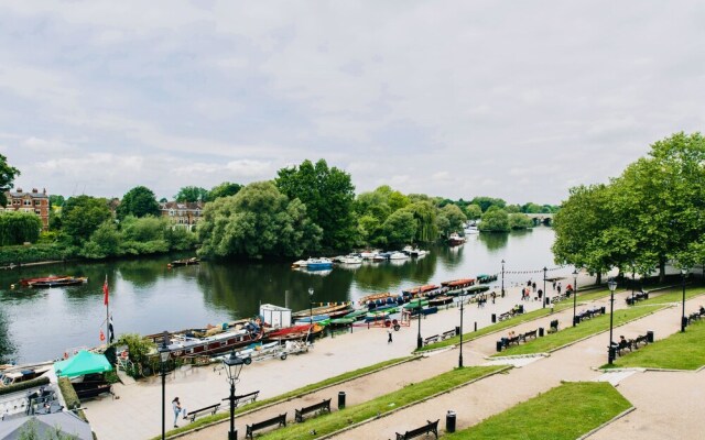 Richmond Riverside Apartment