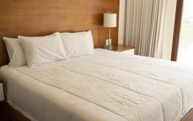 7 Guests 2 Br Private Jacuzzi Shared Pool
