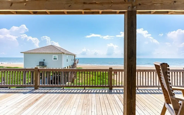 Oceanfront Manor 4 Bedroom Home