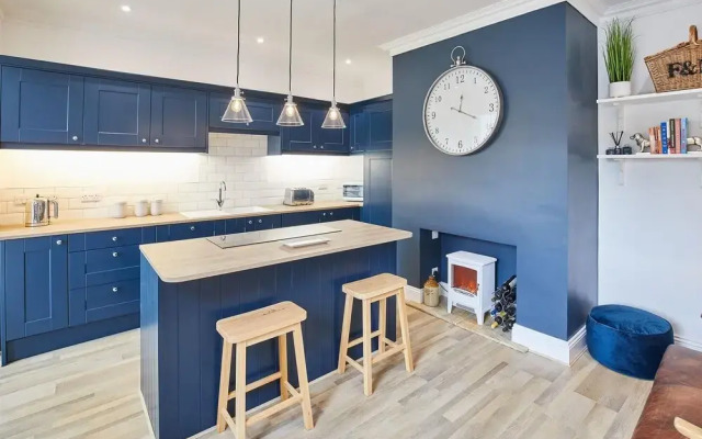 Host Stay Oakwood