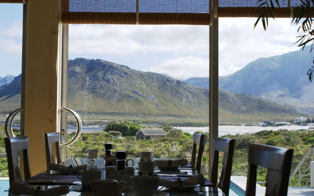 Moonstruck on Pringle Bay Guesthouse