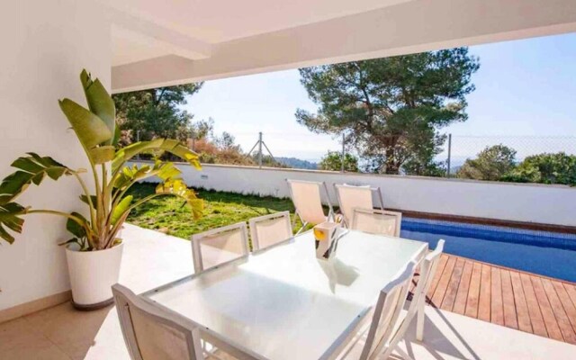 Villa with 4 Bedrooms in Canyelles, with Wonderful Sea View, Private Pool, Furnished Terrace - 9 Km From the Beach