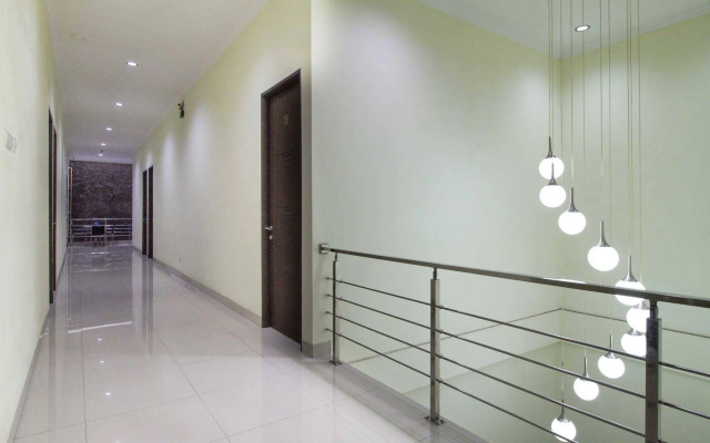RedDoorz near masjid Agung Surabaya
