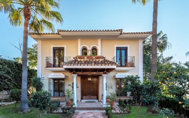 Amazing House With 6 Bedrooms And Private Garden And Pool In Marbella Rio Real Golf