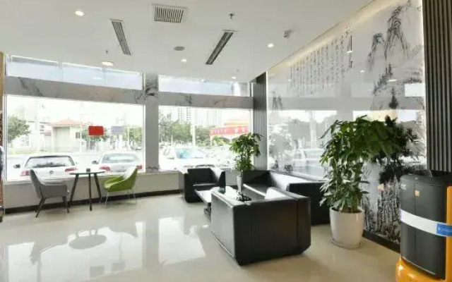 Super 8 Preferred Hotel (East High-speed Railway Station Economic Development First Street)