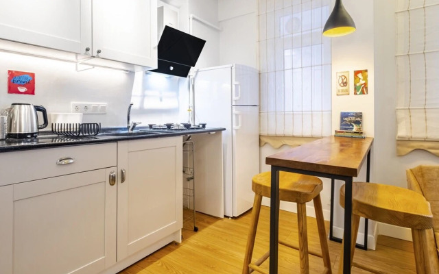 Central Flat With Backyard in Besiktas