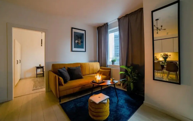 oompH Warsaw Downtown Atmospheric Apt