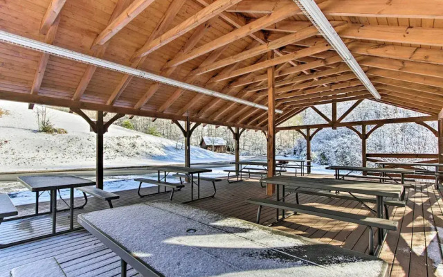 Sevierville Cabin w/ Hot Tub & Deck!