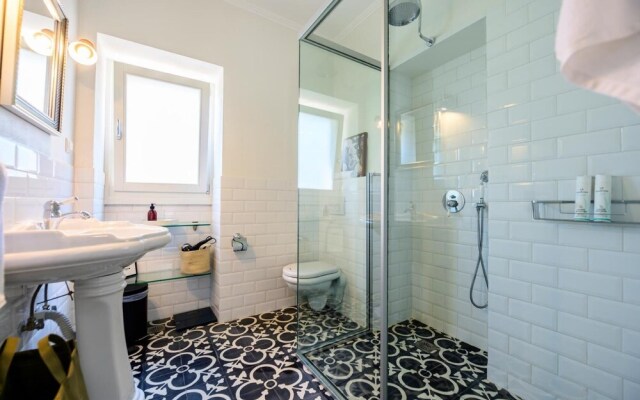 Serenity - Beautiful Newly Renovated Villa Close to Lakka