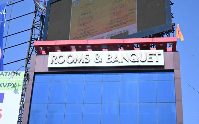 OYO 89326 Maharaja Hotel