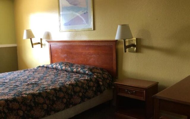 Economy Inn - Near National Orange Show Events Center