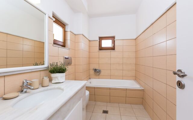 Mikro Livadi Special Lodges