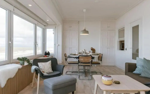 Beautiful Seaview Apartment With Private Garage
