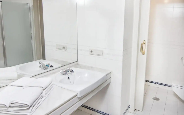 Park Plaza Suites Apartments