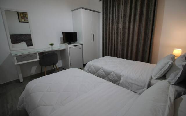 Julia Hotel