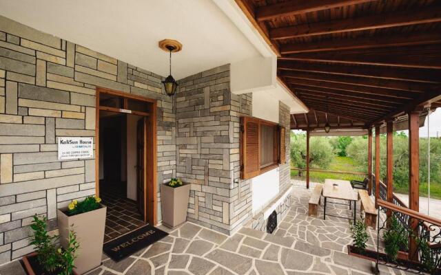 Kalisun Pool House by Georgalas