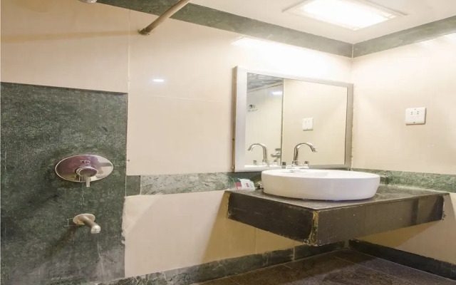 Capital O 10209 Comfort Inn