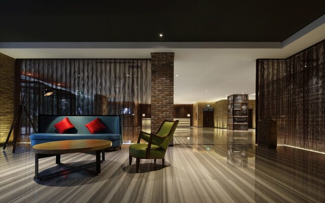 Ease House Hotel