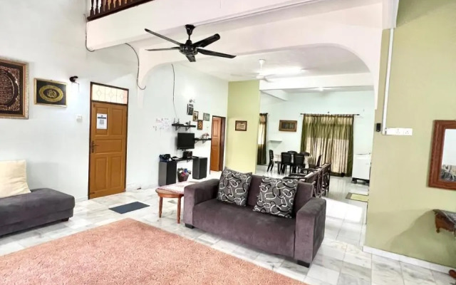 Teratai Homestay Batu Buruk