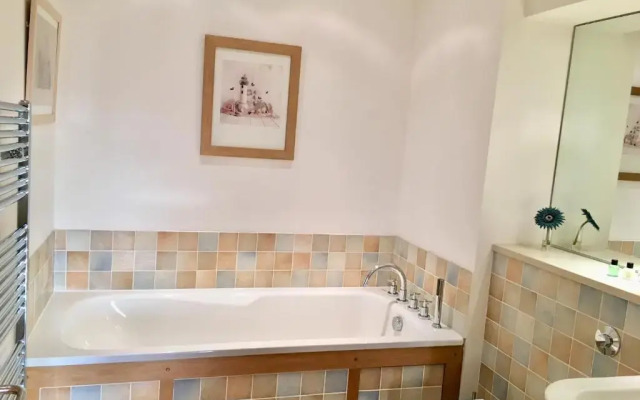301 Riverview Apartment