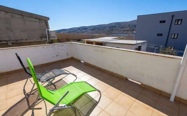 Awesome Apartment in Pag With Wifi and 3 Bedrooms