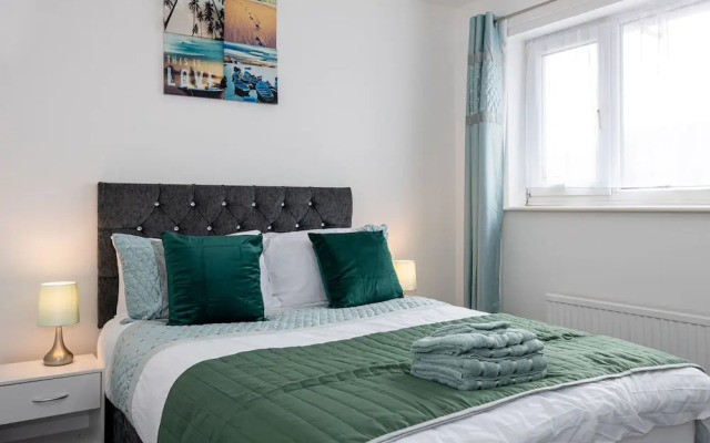 Captivating 3-bed House in Blackburn