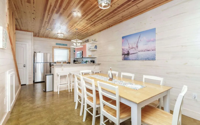 Resort Pool & Pet Friendly Sleeps 9