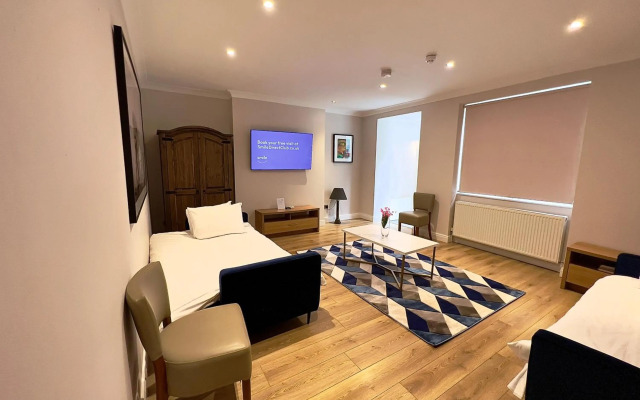 Spacious Two Bedroom Apartment in Westminster