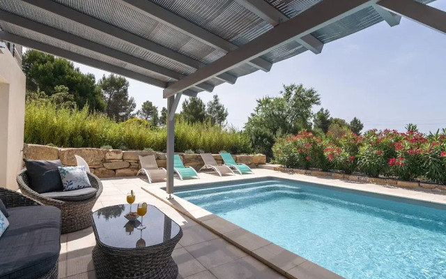 Luxurious Villa Near River in Cesseras