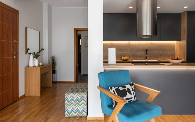 Spacious 3-bedroom Getaway With Balcony in Glyfada