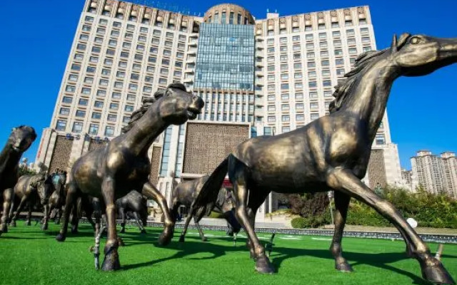 Anyang Huaqiang Nuohuating Hotel (Cultural and Sports Center Stadium)