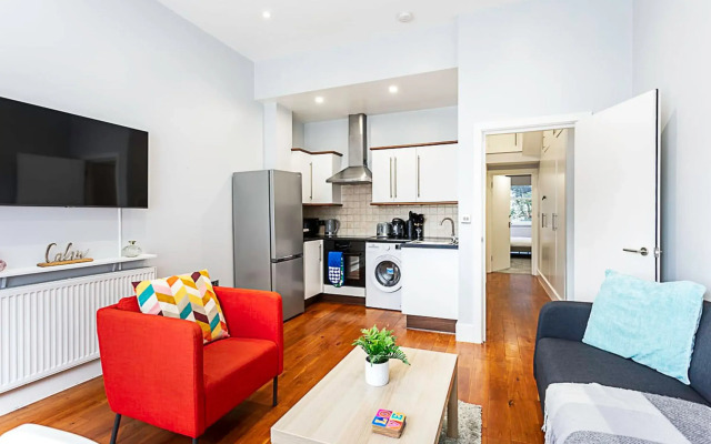 Refurbished St.johns Hill Apartment