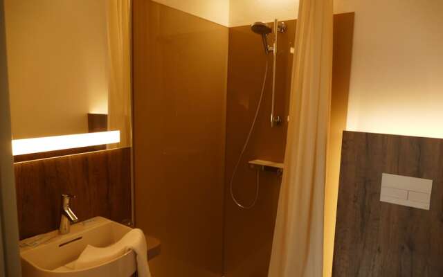 Meyn's Apartments & Hotel