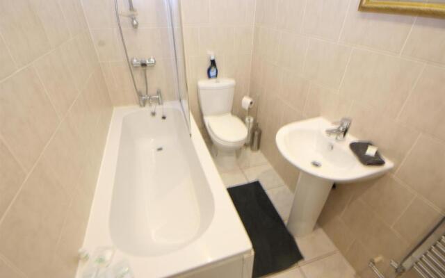 Marley Mansions Apartment - Clarendon