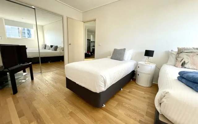 Readyset Apartments at Dockside
