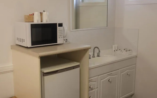 Park Avenue Hotel Motel