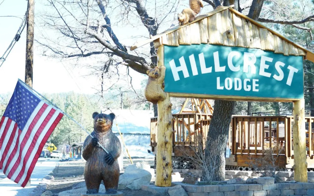 Hillcrest Suites & Cabins