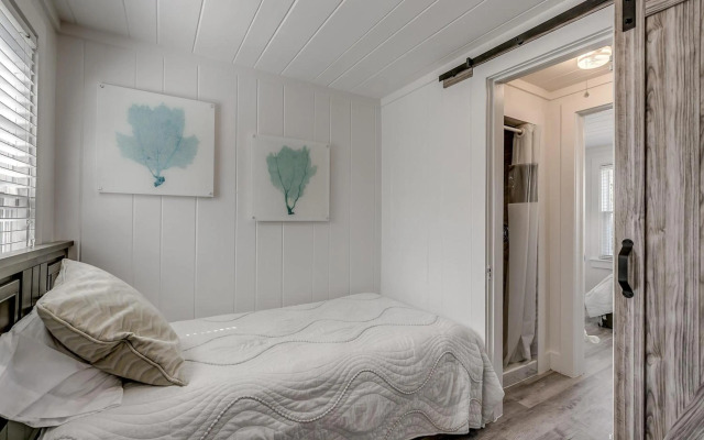 -Under The Sea (8 Bdrm / 7 Bath, Sleeps 22)