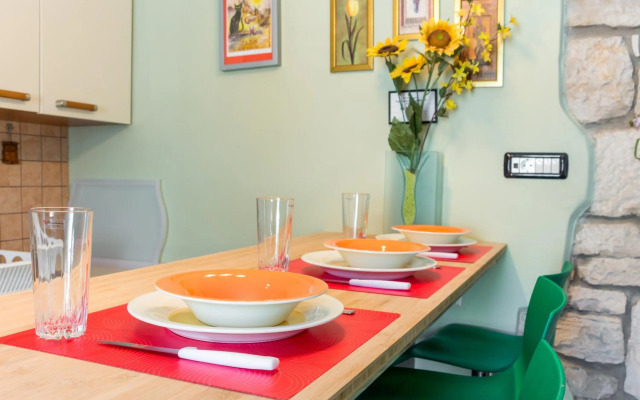 Top Center Apartment