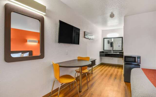 Motel 6 Moultrie, GA