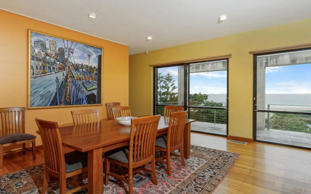 NUMBER NINE Gerroa 4pm check out Sundays