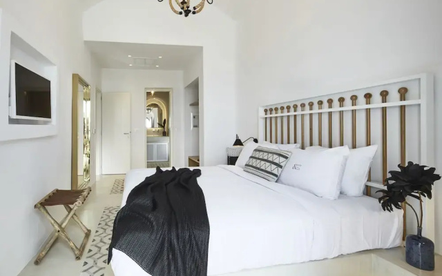 White and Co. La Torre Suites