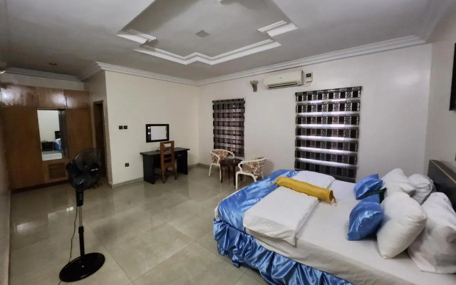 Nue Crest Hotel