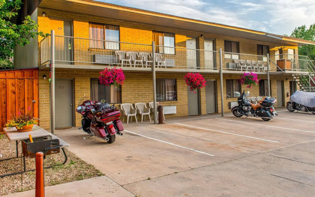 Moab Rustic Inn