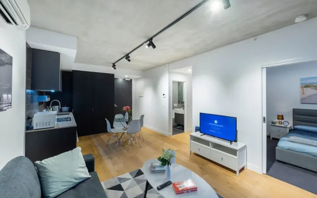 STAY&CO Serviced Apartments Docklands Drive