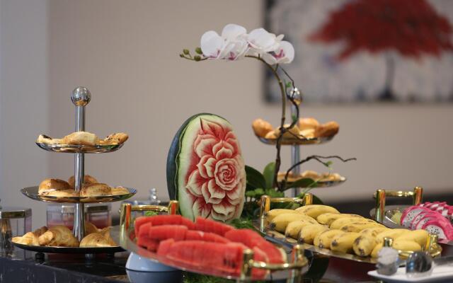 Clivia Hotel And Suite