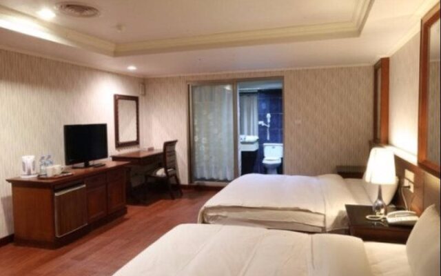 Camp David Hotel