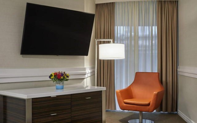 Delta Hotels by Marriott Edmonton Centre Suites