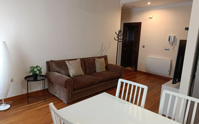 APARTAMENTOS DELUXE PALACIO DE LOS JERÓNIMOS free parking